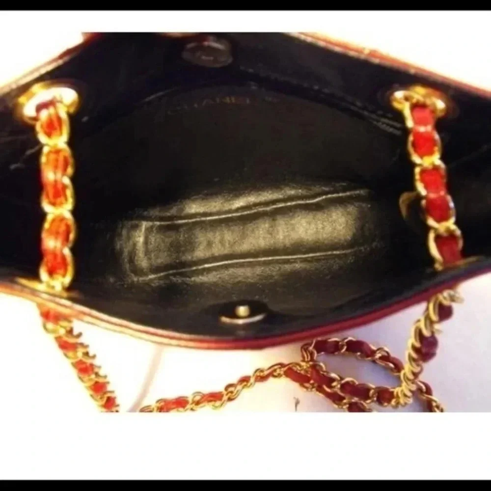 𝅺Chanel Vintage Red‎ Leather Crossbody Bag - Picture 9 of 14